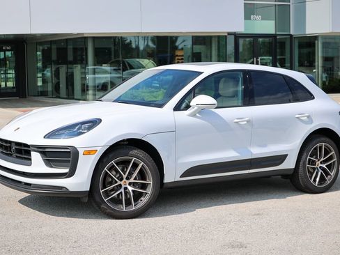 Certified 2026 Porsche Macan AWD/4WD image 12