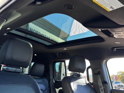 Used 2024 Land Rover Defender 130 X-Dynamic SE image 28