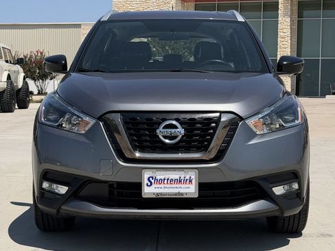 Used 2019 Nissan Kicks SR w/ SR Premium Package FWD image 7