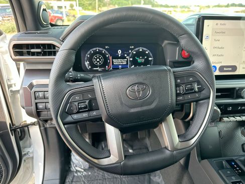 Used 2025 Toyota 4Runner TRD Off-Road Premium image 14