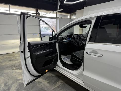 Used 2023 Honda Odyssey Touring image 9