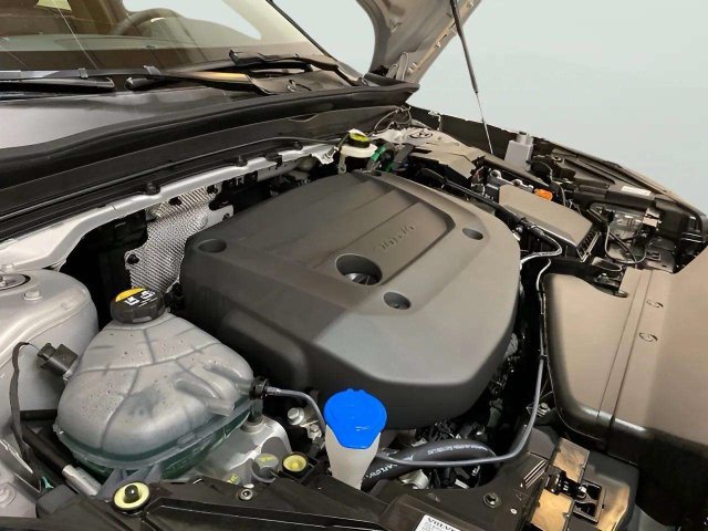 Used 2025 Volvo XC40 B5 Plus AWD/4WD image 87