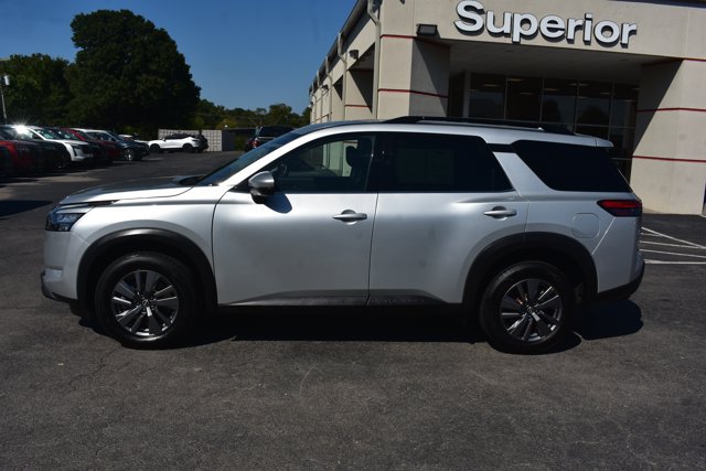 Used 2025 Nissan Pathfinder SV FWD image 8