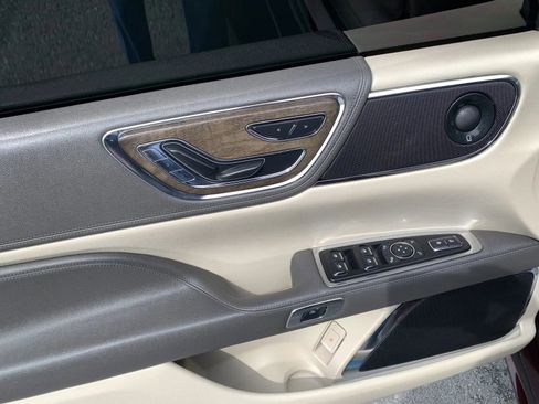 Used 2020 Lincoln Continental w/ Premium Package image 23