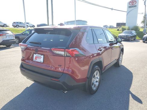 Used 2023 Toyota RAV4 LE FWD image 4