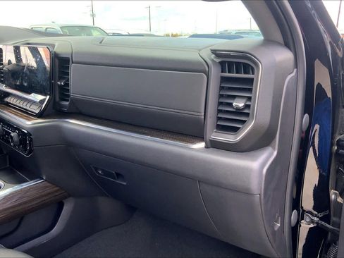 Used 2023 Chevrolet Silverado 1500 LT Trail Boss w/ LT Trail Boss Premium Package image 18