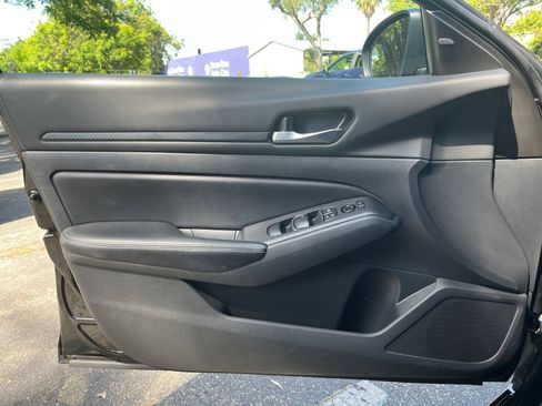 Used 2025 Nissan Altima 2.5 SV FWD image 18