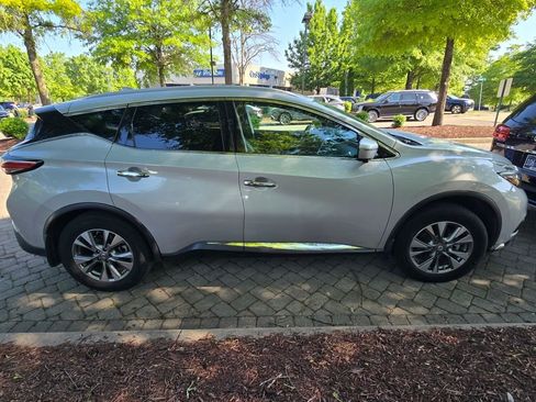 Used 2018 Nissan Murano SL w/ Moonroof Package FWD image 9