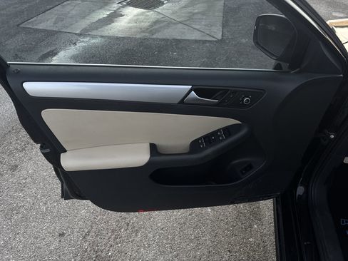Used 2013 Volkswagen Jetta SE image 21