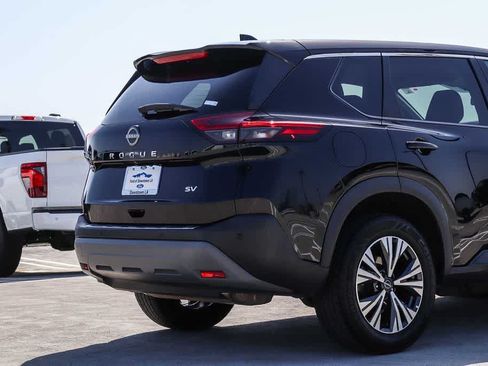 Used 2022 Nissan Rogue SV FWD image 9