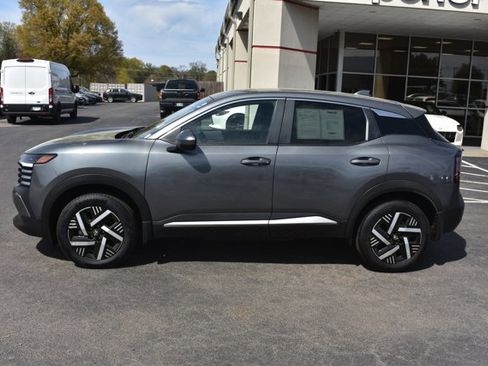 Used 2025 Nissan Kicks SV image 9