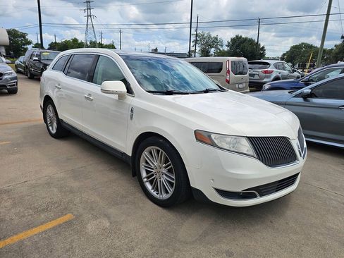 Used 2013 Lincoln MKT AWD image 3