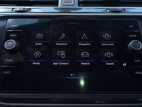 Used 2024 Volkswagen Tiguan SE R-Line FWD image 30