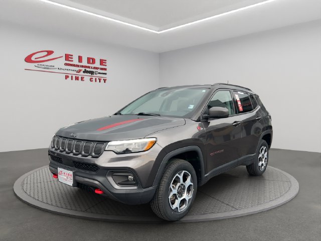 Used 2022 Jeep Compass Trailhawk w/ Trailhawk Elite Group AWD/4WD image 1