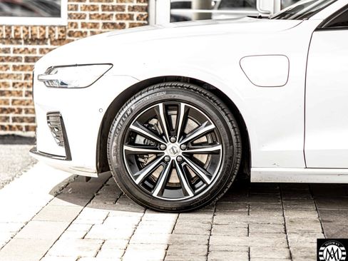 Used 2023 Volvo S60 T8 Plus image 8