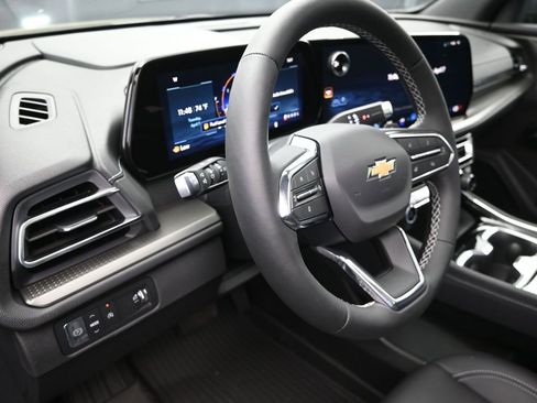 New 2026 Chevrolet Traverse LT w/ Sun and Wheel Package FWD image 12