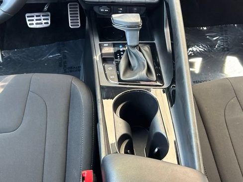 Used 2025 Hyundai Elantra SEL FWD image 25