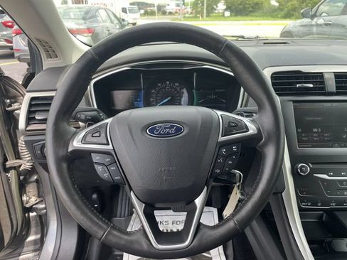 Used 2014 Ford Fusion SE w/ Equipment Group 202A FWD image 19
