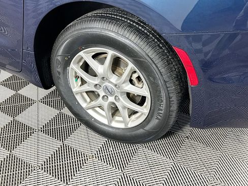 Certified 2024 Chrysler Pacifica Touring-L image 42