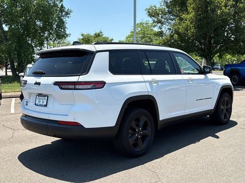 Used 2023 Jeep Grand Cherokee L Laredo AWD/4WD image 2