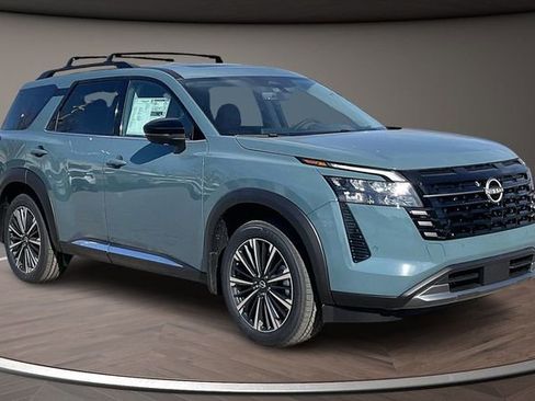 New 2026 Nissan Pathfinder Platinum image 2
