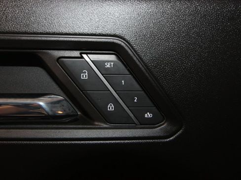 Used 2023 Chevrolet Colorado ZR2 w/ ZR2 Convenience Package III AWD/4WD image 9