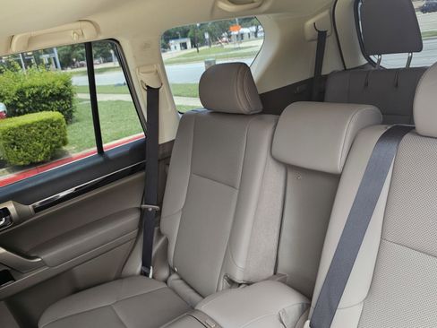 Used 2019 Lexus GX 460 w/ Navigation Package image 23