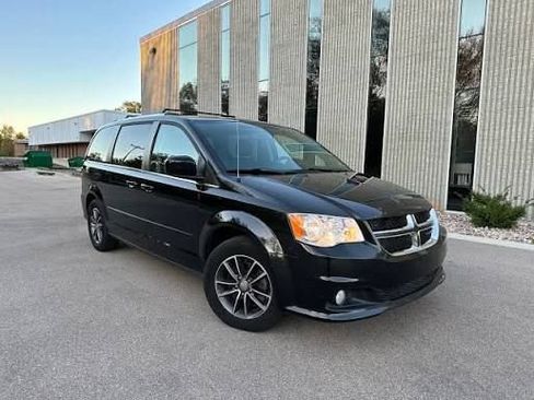 Used 2017 Dodge Grand Caravan SXT w/ Rear Park Assist Package FWD image 15