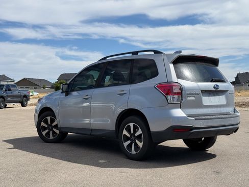 Used 2018 Subaru Forester 2.5i Premium AWD/4WD image 4