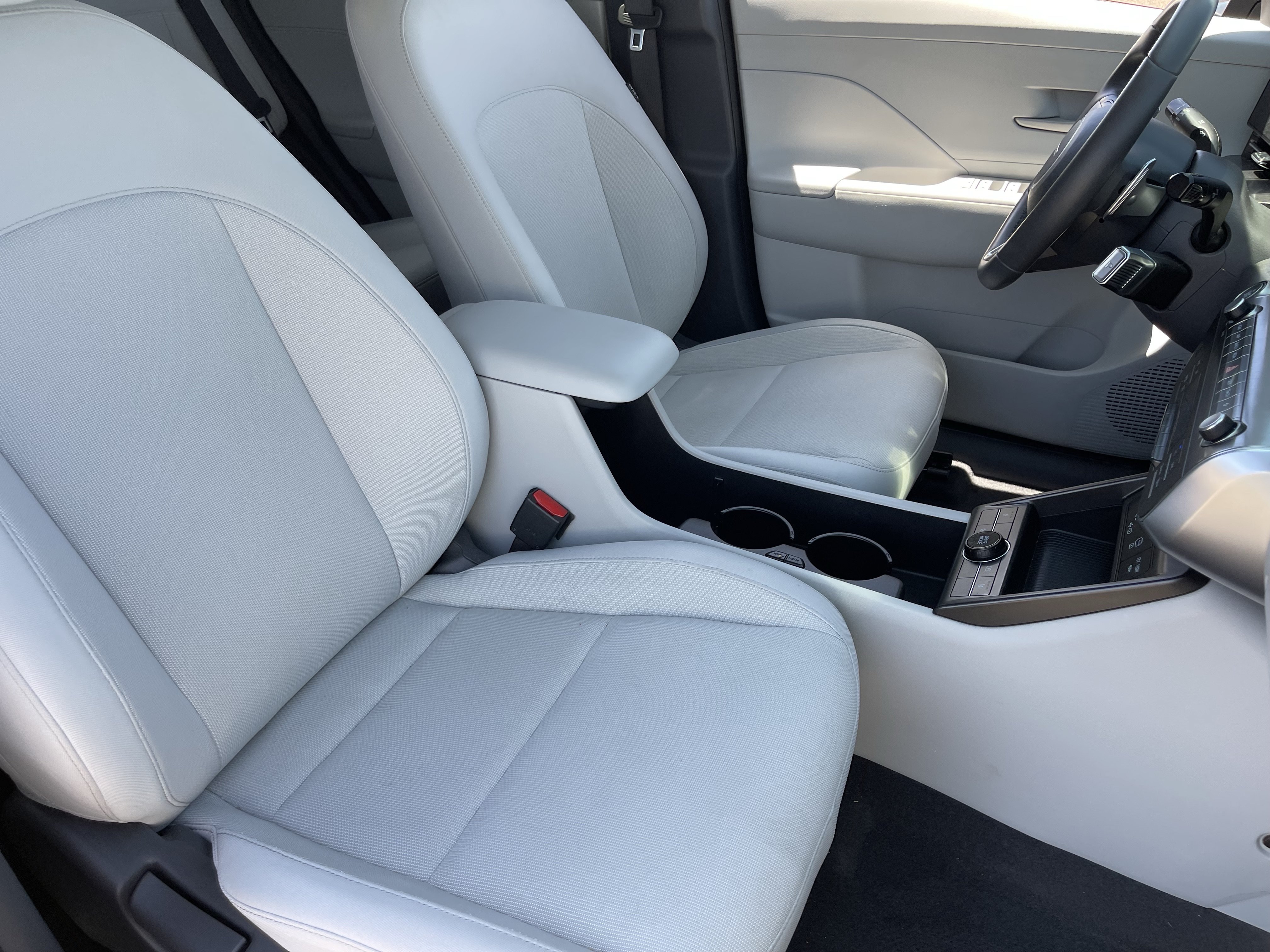 Used 2025 Hyundai Kona SEL FWD image 9