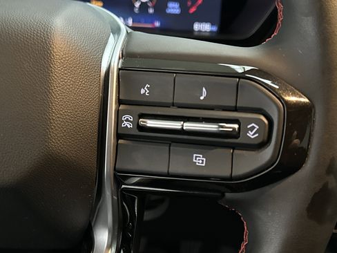 Used 2024 Chevrolet Colorado Z71 w/ Z71 Convenience Package 2 image 28