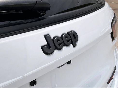 Used 2025 Jeep Compass Trailhawk AWD/4WD image 28