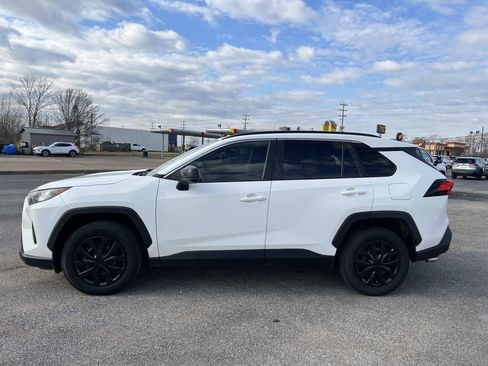 Used 2019 Toyota RAV4 LE image 4