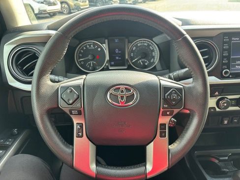 Used 2020 Toyota Tacoma SR5 AWD/4WD image 17