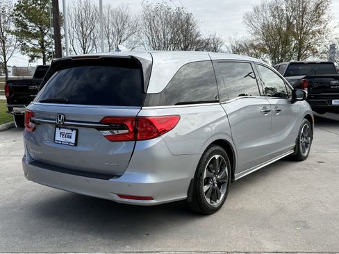 Used 2023 Honda Odyssey Elite image 5