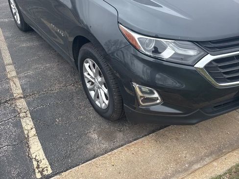 Used 2018 Chevrolet Equinox LT image 2