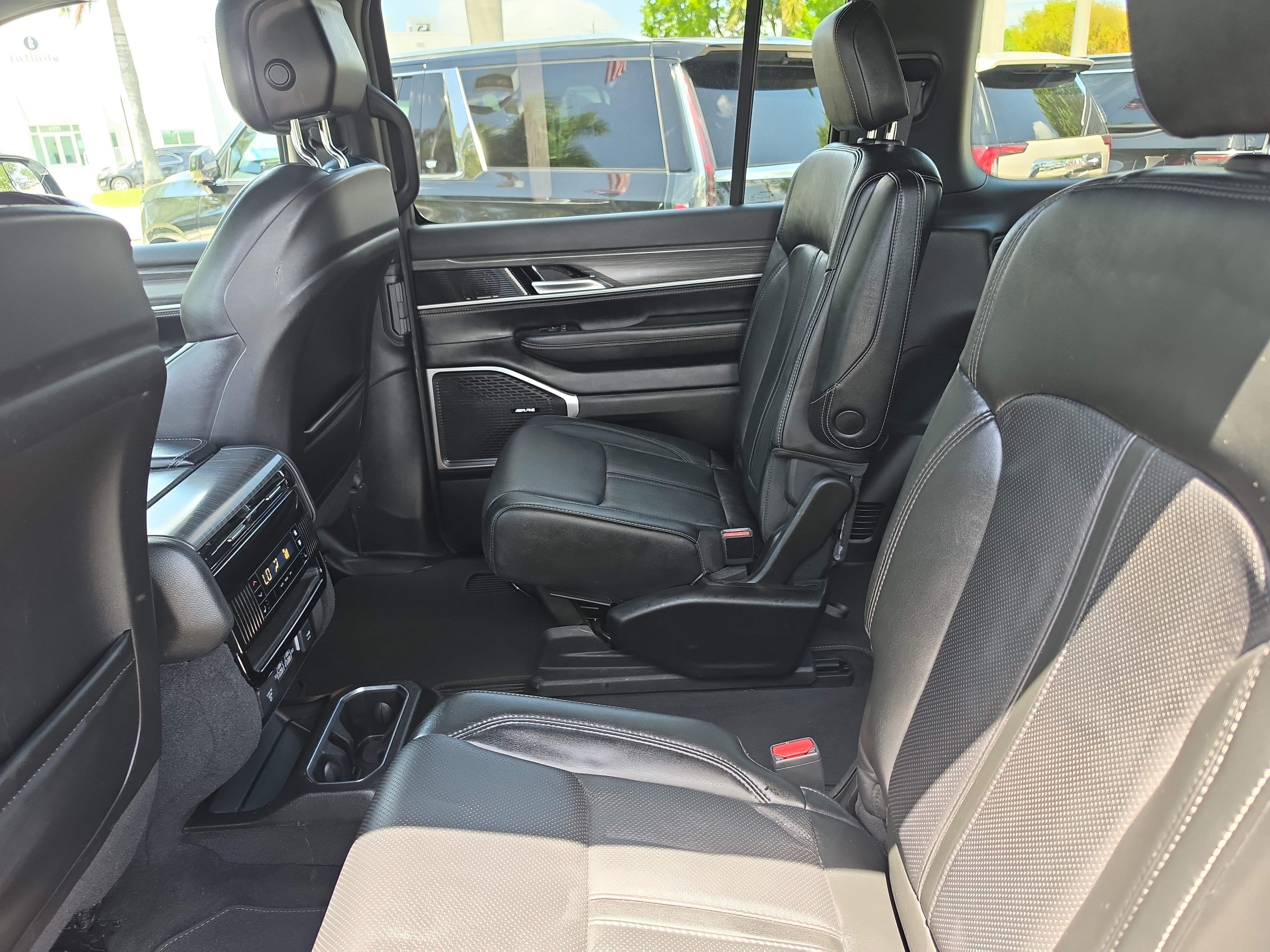 Used 2023 Jeep Wagoneer Series III w/ Preferred Equipment Group AWD/4WD image 14
