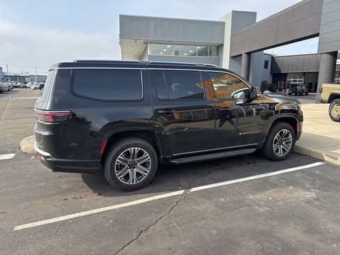 Used 2024 Jeep Wagoneer 4WD w/ Premium Group I image 4