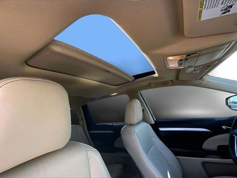 Used 2019 Toyota Highlander XLE image 17