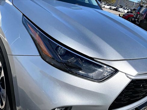 Used 2022 Toyota Highlander XLE image 25