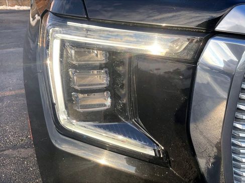 Used 2023 GMC Yukon Denali image 32