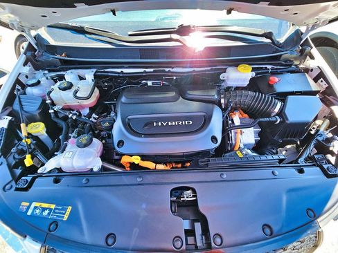 Used 2024 Chrysler Pacifica Limited FWD image 19