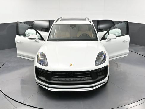 Certified 2025 Porsche Macan GTS AWD/4WD image 34
