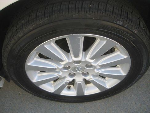 Used 2015 Toyota Sienna Limited Premium image 12