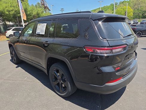 Used 2022 Jeep Grand Cherokee L Laredo AWD/4WD image 5