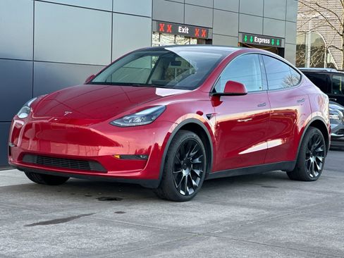 Used 2023 Tesla Model Y Long Range image 7