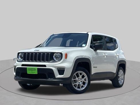 Used 2023 Jeep Renegade Latitude AWD/4WD image 2