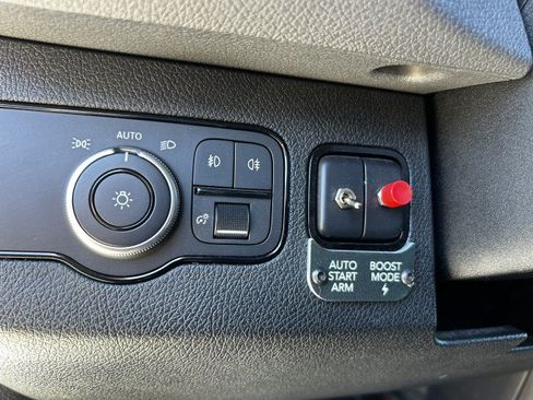Used 2022 Mercedes-Benz Sprinter 2500 image 9