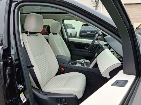 Used 2025 Land Rover Discovery Sport S image 3