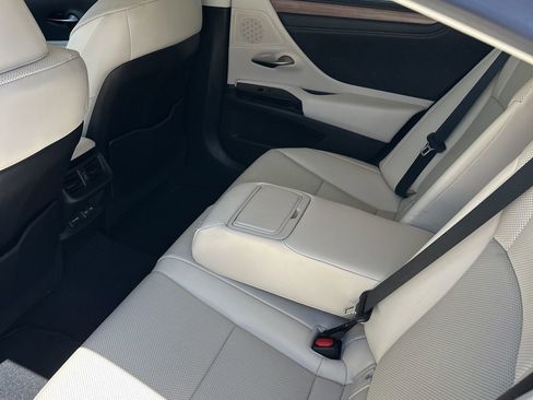 Used 2023 Lexus ES 350 w/ Premium Package image 7